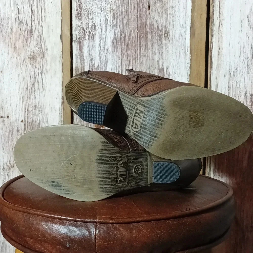 Mia Farris chocolate zip bootie with decorative buckle 2" heel 6.5 - Picture 6 of 11